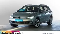 Reflexsilber (metallic) Gebraucht 2023 VW Golf VIII Style Kombi | 30.845 € (Fairer Preis)
