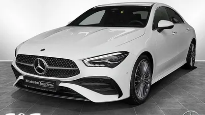 Weiß Gebraucht 2024 Mercedes CLA200 AMG line Coupé | 35.990 € (Fairer Preis)