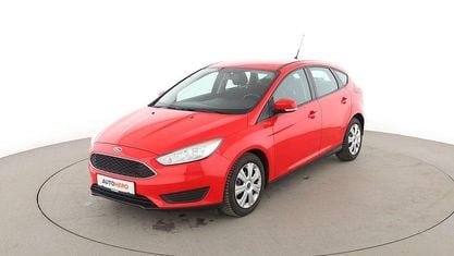Brugt Ford Focus Trend 101 HK (74 kW) 2015 Rød Sedan