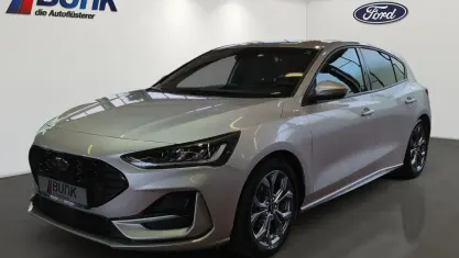 Gebraucht Ford Focus ST-Line 125 PS (91 kW) 2025 Moondust silver metallic (pnzjb) Limousine