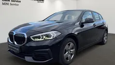Schwarz ii/bonnet fluid black (schwarz) Gebraucht 2022 BMW 116 Advantage Kleinwagen | 19.700 € (Fairer Preis)