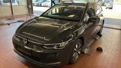 Gebraucht VW Golf VIII Life 150 PS (110 kW) 2023 Uranograu Kombi