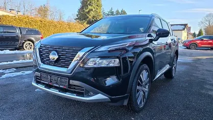 Neu Nissan X-Trail Tekna 163 PS (119 kW) 2025 Schwarz SUV