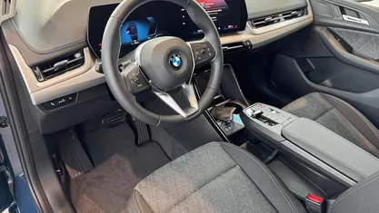 Neu BMW 216 Luxury Line 122 PS (89 kW) 2026 Blau Kombi