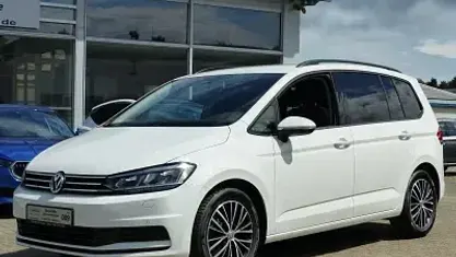 Gebraucht VW Touran Trendline 110 PS (80 kW) 2018 Weiß Van / Kleinbus