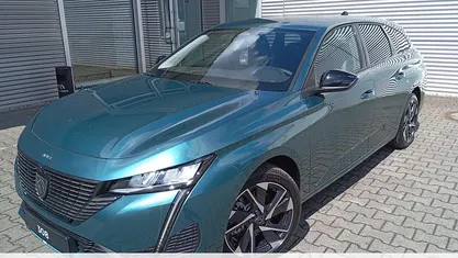 Grün metallic Neu 2025 Peugeot 308 SW Allure Kombi | 31.990 € (Guter Preis)