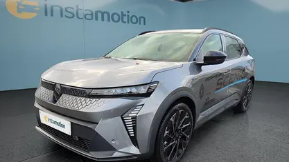 Grau Gebraucht 2024 Renault Scénic Van / Kleinbus | 43.249 € (Fairer Preis)