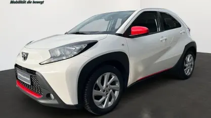 Gebraucht Toyota Aygo X X-play 72 PS (52 kW) 2022 Schneeweiß SUV