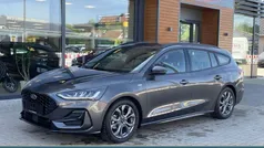 Grau Gebraucht 2024 Ford Focus ST-Line Limousine | 26.950 € (Fairer Preis)