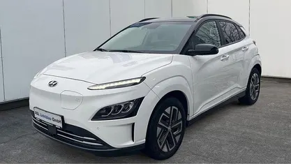 Gebraucht Hyundai Kona Trend 150 kW (204 PS) 2023 Serenity white/ phantom black SUV