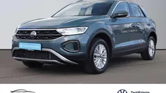 Blau Gebraucht 2024 VW T-Roc Life SUV | 28.580 € (Guter Preis)