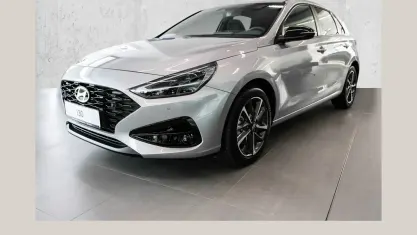 Neu Hyundai i30 Advantage 115 PS (84 kW) 2025 Silber Limousine
