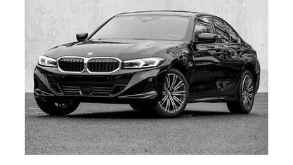 Gebraucht BMW 330e Sport Line 292 PS (214 kW) 2024 Schwarz Limousine