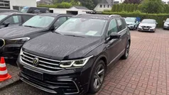 Deep black perleffekt (metallic) Gebraucht 2021 VW Tiguan R-line SUV | 31.990 € (Fairer Preis)
