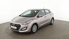 Grau Gebraucht 2017 Hyundai i30 Classic Limousine | 10.940 € (Fairer Preis)