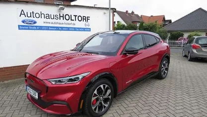 Lucidrot metallic (metallic) Gebraucht 2022 Ford Mustang Mach-E Extended Range SUV | 36.979 € (Fairer Preis)