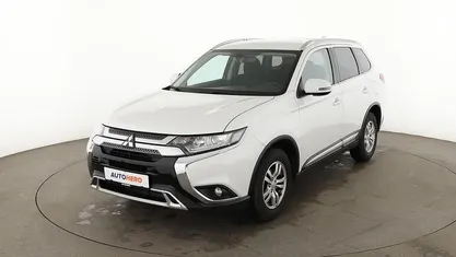 Weiß Gebraucht 2020 Mitsubishi Outlander Diamant Edition SUV | 19.650 € (Fairer Preis)