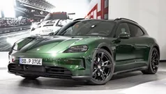Oakgrünmetallic neo Gebraucht 2024 Porsche Taycan Cross Turismo Limousine | 108.880 € (Superpreis)