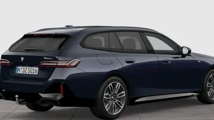 Gebraucht BMW 520 M Sport 197 PS (144 kW) 2024 Schwarz Kombi