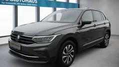 Grau Gebraucht 2023 VW Tiguan Active SUV | 25.670 € (Fairer Preis)