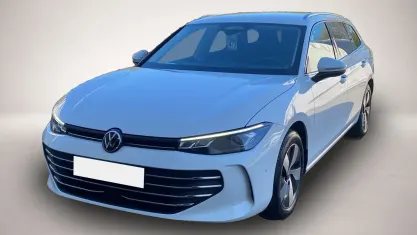 Gebraucht VW Passat 150 PS (110 kW) 2025 Weiß Kombi