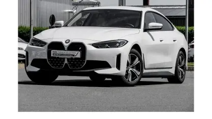 Używany BMW i4 Sport Line 250 kW (340 KM) 2023 Beżowy Sedan/Limuzyna