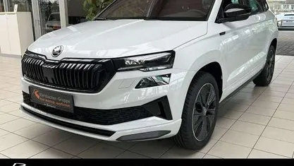 Moonweiss metallic Gebraucht 2025 Skoda Karoq SportLine SUV | 32.490 € (Fairer Preis)