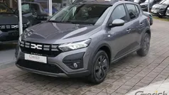 Dolomitgrau metallic Gebraucht 2025 Dacia Sandero Expression Kleinwagen | 19.205 € (Fairer Preis)