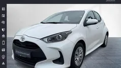 Schneeweiß Gebraucht 2021 Toyota Yaris Basis Kleinwagen | 12.980 € (Fairer Preis)