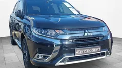 Pantherschwarz (p) Gebraucht 2018 Mitsubishi Outlander P-HEV Top SUV | 22.490 € (Teuer)