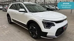 Weiß Gebraucht 2023 Kia e-Niro Vision SUV | 29.990 € (Fairer Preis)