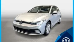 Silber Gebraucht 2022 VW Golf VIII Life Limousine | 20.540 € (Guter Preis)