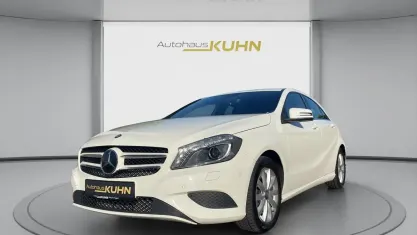 Gebraucht Mercedes A180 Style 122 PS (89 kW) 2014 Calcitweiss  unilack Kleinwagen