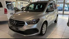 Helvinsilber Gebraucht 2023 Mercedes T180 Progressive Van / Kleinbus | 29.222 € (Fairer Preis)