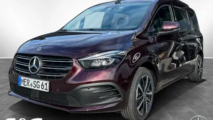 Gebraucht Mercedes T180 131 PS (96 kW) 2026 Rubellitrot metallic Van / Kleinbus