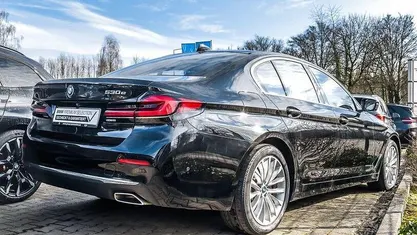 Gebraucht BMW 530e Luxury Line 184 PS (135 kW) 2023 Schwarz uni Limousine