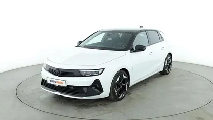 Weiß Gebraucht 2023 Opel Astra GSe Limousine | 26.260 € (Guter Preis)