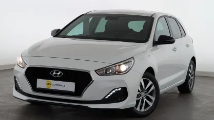Gebraucht Hyundai i30 YES! 140 PS (102 kW) 2020 Polar white Limousine
