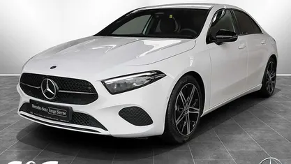 Gebraucht Mercedes A180 Progressive 136 PS (100 kW) 2024 Unilack polarweiß Limousine