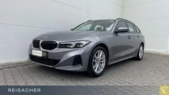 Skyscraper grau metallic Gebraucht 2024 BMW 318 Comfort Edition Kombi | 34.749 € (Fairer Preis)