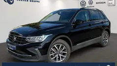 Deep black perleffekt Gebraucht 2023 VW Tiguan Life SUV | 29.970 € (Fairer Preis)