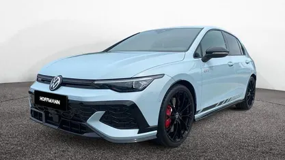 Neu VW Golf VIII GTI Clubsport 300 PS (220 kW) 2025 Crystal ice blue metallic Limousine