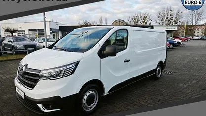 Gebraucht 2024 Renault Trafic Komfort Van / Kleinbus | 26.900 € (Guter Preis)