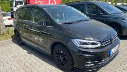 Gebraucht VW Touran Edition 150 PS (110 kW) 2024 Grenadillschwarz metallic Van / Kleinbus