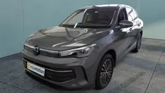 Grau Gebraucht 2024 VW Tiguan Life SUV | 37.630 € (Fairer Preis)