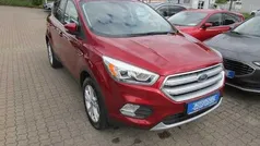 Ruby rot Gebraucht 2017 Ford Kuga Titanium SUV | 12.450 € (Fairer Preis)