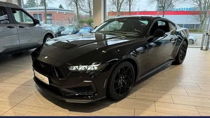Iridiumschwarz metallic Neu 2025 Ford Mustang GT Fastback Coupé | 58.980 € (Fairer Preis)