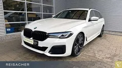 Alpinweiß uni Gebraucht 2022 BMW 540 Efficient Dynamics Kombi | 43.990 € (Fairer Preis)