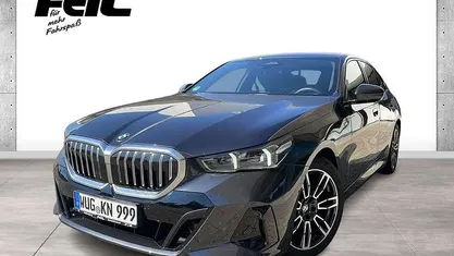 Grau sophistograu brillanteffekt metalli Gebraucht 2024 BMW 520 M Sport Limousine | 48.412 € (Fairer Preis)