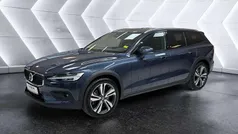 Denim blue metallic (723) Gebraucht 2024 Volvo V60 CC Plus Kombi | 42.880 € (Guter Preis)